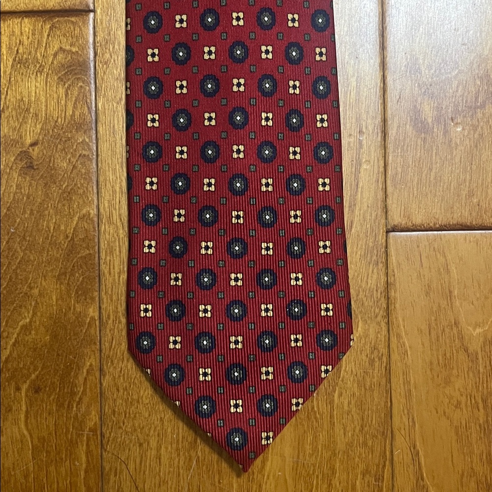 Barneys New York 100% Silk Red Geometric Men's Tie Handmade in Italy - Picture 2 of 5